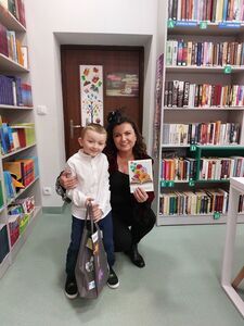 Pasowanie pierwszoklasistów na czytelników w Jaroszowie 