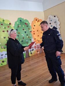 Niecodzienna wizyta funkcjonariuszy policji w jaroszowskiej szkole
