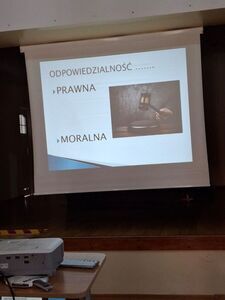 Niecodzienna wizyta funkcjonariuszy policji w jaroszowskiej szkole