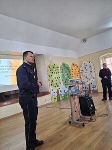 Niecodzienna wizyta funkcjonariuszy policji w jaroszowskiej szkole