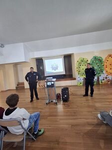 Niecodzienna wizyta funkcjonariuszy policji w jaroszowskiej szkole
