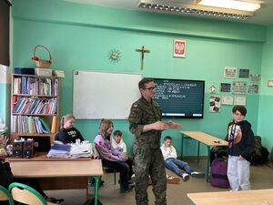 „Edukacja z wojskiem” w PSP nr 3 w Strzegomiu