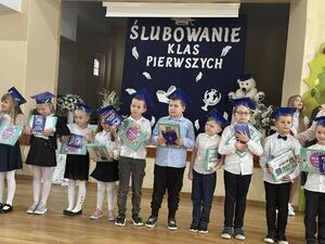 Pierwszaki z Jaroszowa już po uroczystym Pasowaniu 