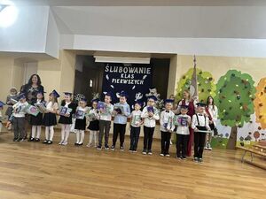 Pierwszaki z Jaroszowa już po uroczystym Pasowaniu 