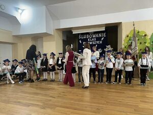 Pierwszaki z Jaroszowa już po uroczystym Pasowaniu 
