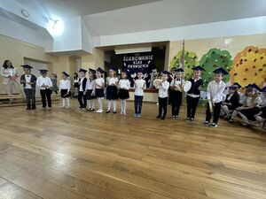 Pierwszaki z Jaroszowa już po uroczystym Pasowaniu 