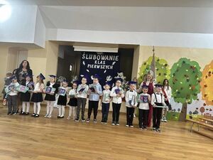 Pierwszaki z Jaroszowa już po uroczystym Pasowaniu 
