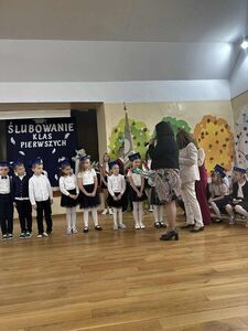 Pierwszaki z Jaroszowa już po uroczystym Pasowaniu 