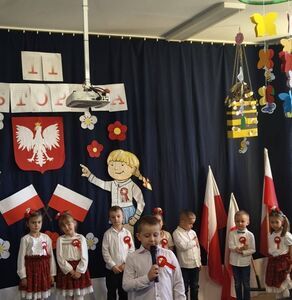 Narodowe Święto Niepodległości w Publicznym Przedszkolu nr 4 im. Pszczółki Mai  w Strzegomiu