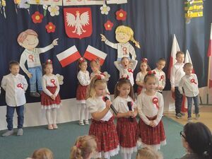 Narodowe Święto Niepodległości w Publicznym Przedszkolu nr 4 im. Pszczółki Mai  w Strzegomiu