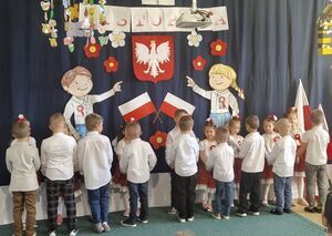 Narodowe Święto Niepodległości w Publicznym Przedszkolu nr 4 im. Pszczółki Mai  w Strzegomiu