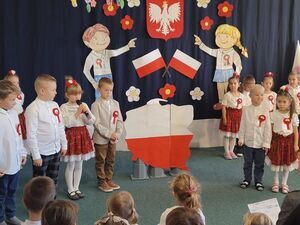 Narodowe Święto Niepodległości w Publicznym Przedszkolu nr 4 im. Pszczółki Mai  w Strzegomiu