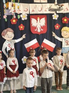 Narodowe Święto Niepodległości w Publicznym Przedszkolu nr 4 im. Pszczółki Mai  w Strzegomiu