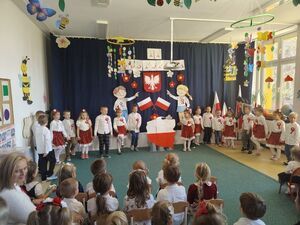 Narodowe Święto Niepodległości w Publicznym Przedszkolu nr 4 im. Pszczółki Mai  w Strzegomiu