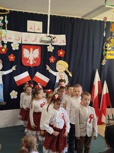 Narodowe Święto Niepodległości w Publicznym Przedszkolu nr 4 im. Pszczółki Mai  w Strzegomiu