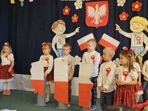 Narodowe Święto Niepodległości w Publicznym Przedszkolu nr 4 im. Pszczółki Mai  w Strzegomiu