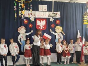 Narodowe Święto Niepodległości w Publicznym Przedszkolu nr 4 im. Pszczółki Mai  w Strzegomiu