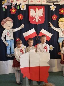 Narodowe Święto Niepodległości w Publicznym Przedszkolu nr 4 im. Pszczółki Mai  w Strzegomiu