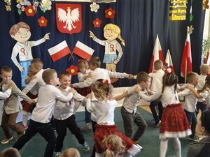 Narodowe Święto Niepodległości w Publicznym Przedszkolu nr 4 im. Pszczółki Mai  w Strzegomiu