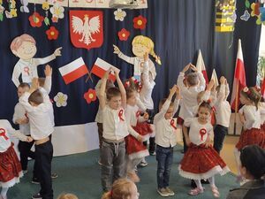 Narodowe Święto Niepodległości w Publicznym Przedszkolu nr 4 im. Pszczółki Mai  w Strzegomiu