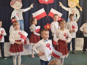 Narodowe Święto Niepodległości w Publicznym Przedszkolu nr 4 im. Pszczółki Mai  w Strzegomiu