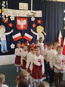 Narodowe Święto Niepodległości w Publicznym Przedszkolu nr 4 im. Pszczółki Mai  w Strzegomiu