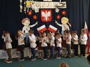 Narodowe Święto Niepodległości w Publicznym Przedszkolu nr 4 im. Pszczółki Mai  w Strzegomiu