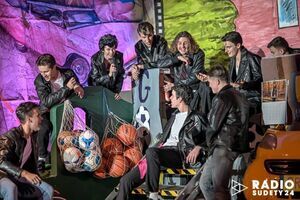 „Grease” z Broadwayu trafił do auli strzegomskiego LO