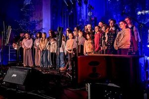 „Dzień jeden w roku” w wyjątkowej oprawie. Czerwone Gitary oczarowały Strzegom
