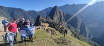 Flaga wędrowniczka odwiedziła dalekie Peru ⛰️☀️. Serdeczne pozdrowienia dla wszystkich mieszkańców przesyła Pan Maciej Kotwica.