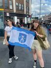 Młode pokolenie Świebodzickich Łazików wraz z Flagą Wędrowniczką pozdrawiają Mieszkańców z Londynu i Edynburga