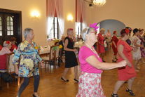 Występ tańczących seniorek