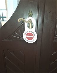Zawieszka zakaz wstępu - ozonowanie na klamce drzwi