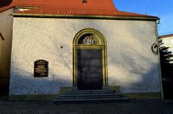 Zabytkowy sarkofag rodziny Hochbergów wrócił do Świebodzic.
