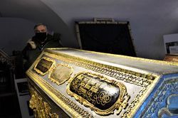 Zabytkowy sarkofag rodziny Hochbergów wrócił do Świebodzic.