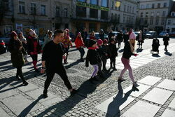 Uczestnicy akcji  One Billion Rising (Nazywam się Miliard)