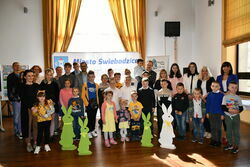 Burmistrz uhonorował zwycięzców konkursów wielkanocnych