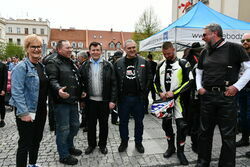 Uczestnicy X Jubileuszowego Zlotu Motocykli w Świebodzicach.
