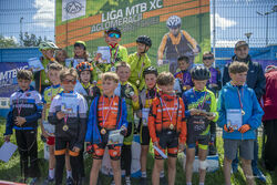 Dekoracja uczestniów Ligi MTB XC Aglomeracji Wałbrzyskiej