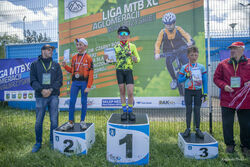 Dekoracja uczestniów Ligi MTB XC Aglomeracji Wałbrzyskiej