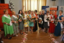 Zdjęcie grupowe uczestników Wyborów Miss