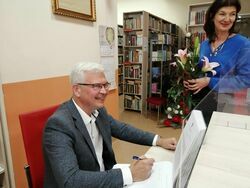 uczestnicy Narodowego Czytania w Miejskiej Bibliotece Publicznej