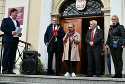 Burmistrz Miasta z Organizatorem i zaproszonymi Gośćmi