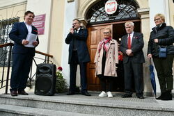 Burmistrz Miasta z Organizatorem i zaproszonymi Gośćmi