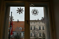 śnieżynki w oknie Ratusza