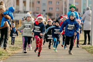 Mikołaje i Gwiazdki w Parku Sportowym w biegu na 5 km