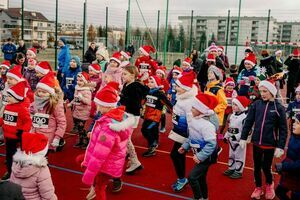 Mikołaje i Gwiazdki w Parku Sportowym w biegu na 5 km