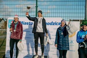 Mikołaje i Gwiazdki w Parku Sportowym w biegu na 5 km