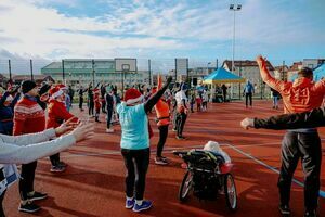 Mikołaje i Gwiazdki w Parku Sportowym w biegu na 5 km