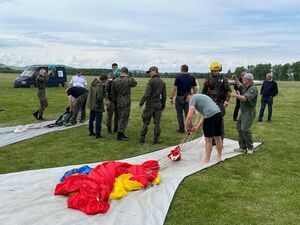 Szkolenie spadochronowe na Gminnym Lotnisku w Świebodzicach